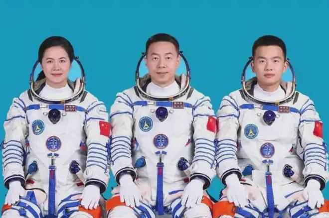 中國隱藏實(shí)力？美媒：神十九乘組首次出艙9小時(shí)6分領(lǐng)先NASA(圖18)