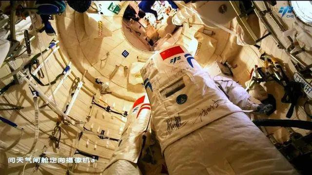 中國隱藏實(shí)力？美媒：神十九乘組首次出艙9小時(shí)6分領(lǐng)先NASA(圖14)