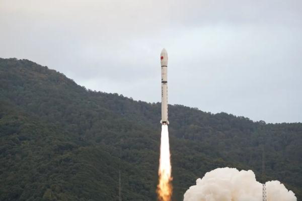 “世界最大”！地下700米的這個(gè)“玻璃球”探尋宇宙之初(圖1)